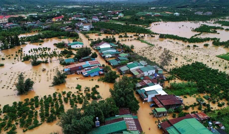Lũ kinh hoàng nhấn chìm cả một vùng rộng lớn tại 2 xã Đại Lào và Lộc Châu trong biển nước.