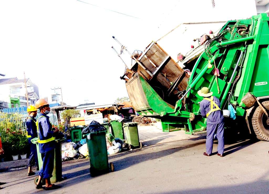 Hoạt động thu gom rác thải tại TP.Long Xuyên, tỉnh An Giang.