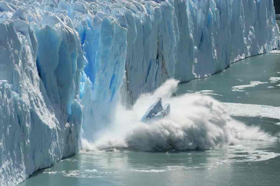 Băng Nam Cực đang tan nhanh đến mức không thể dự báo mực nước biển dâng