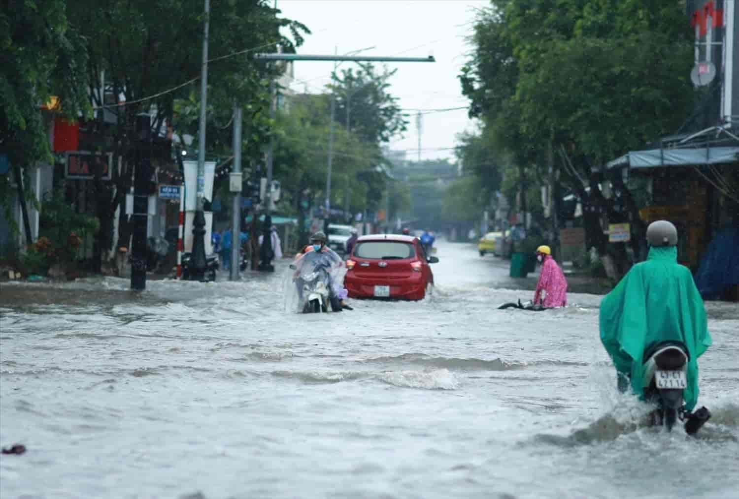 Khi nào đợt mưa lớn ở TP.HCM và Nam Bộ mới kết thúc?