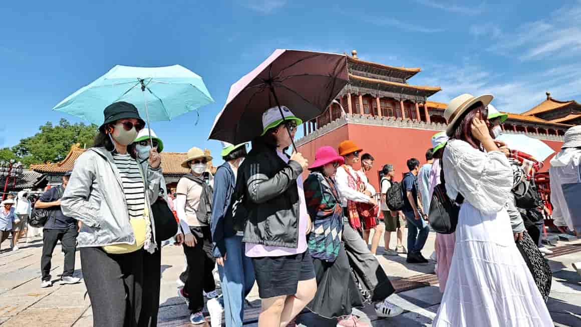 Trung Quốc nóng bất thường với mức nhiệt cao nhất 42 độ C, đạt cảnh báo màu cam