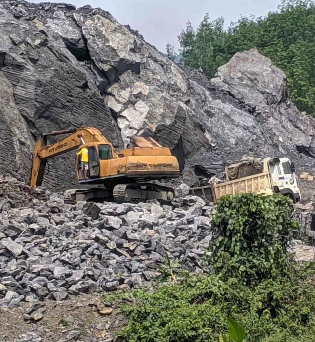 Thanh Hóa: Phát hiện hang động, tạm dừng khai thác khoáng sản tại mỏ đá vôi