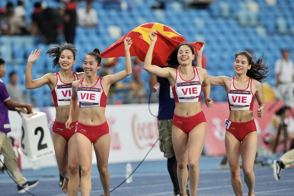 Xem clip điền kinh Việt Nam giành HCV chạy 4x400m nữ châu Á 2023